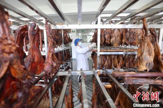 廣西侗鄉(xiāng)三江 臘味飄香促進(jìn)就業(yè)，鞋材產(chǎn)業(yè)協(xié)同發(fā)展